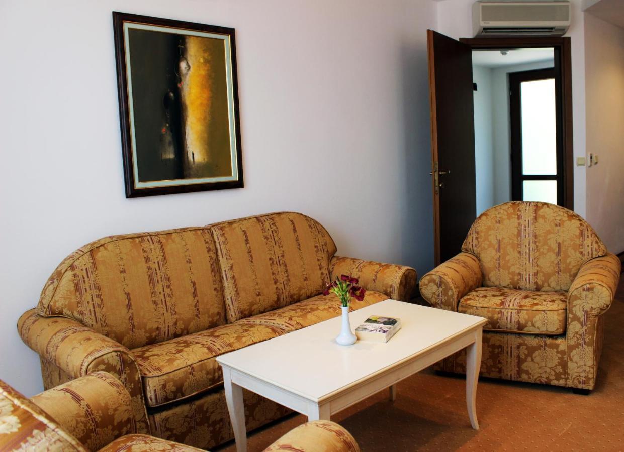 סאני ביץ' Helena Vip Villas And Suites מראה חיצוני תמונה