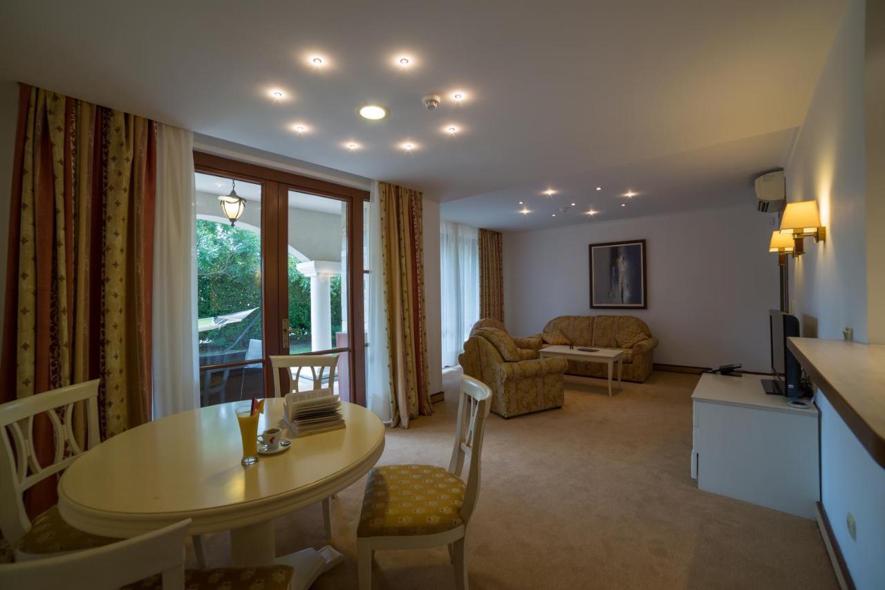 סאני ביץ' Helena Vip Villas And Suites מראה חיצוני תמונה