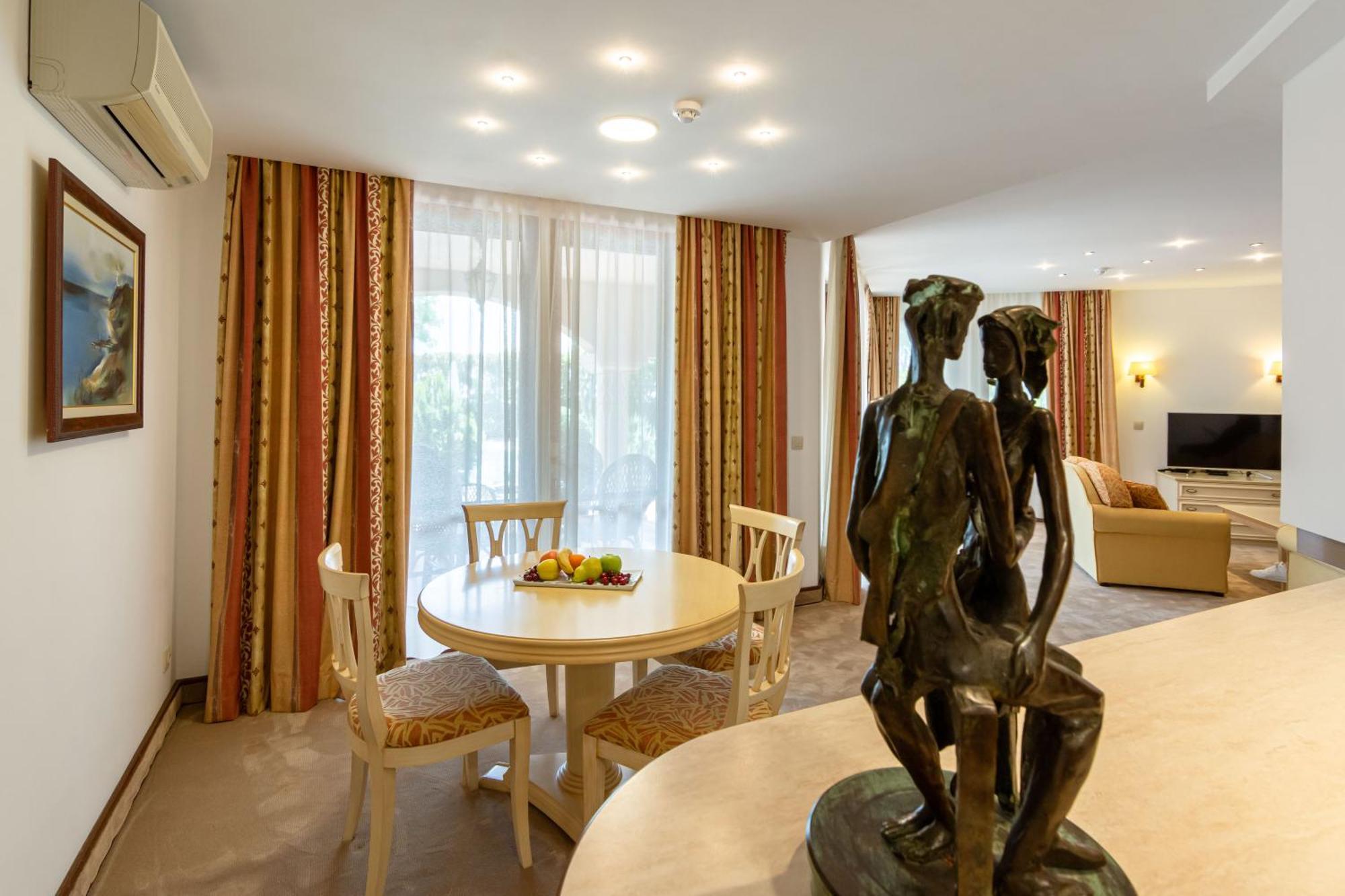סאני ביץ' Helena Vip Villas And Suites מראה חיצוני תמונה