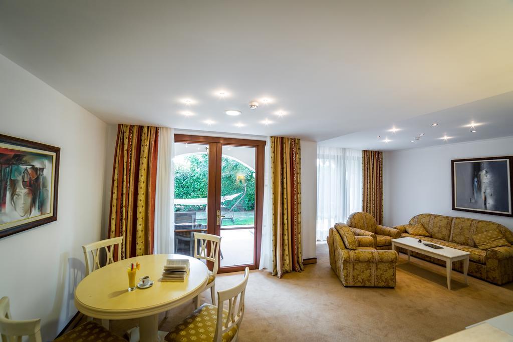 סאני ביץ' Helena Vip Villas And Suites מראה חיצוני תמונה