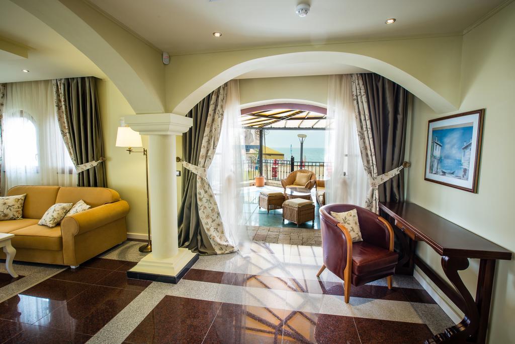 סאני ביץ' Helena Vip Villas And Suites מראה חיצוני תמונה