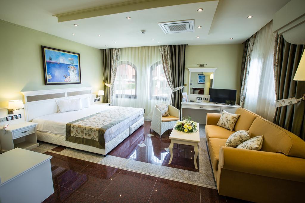 סאני ביץ' Helena Vip Villas And Suites מראה חיצוני תמונה