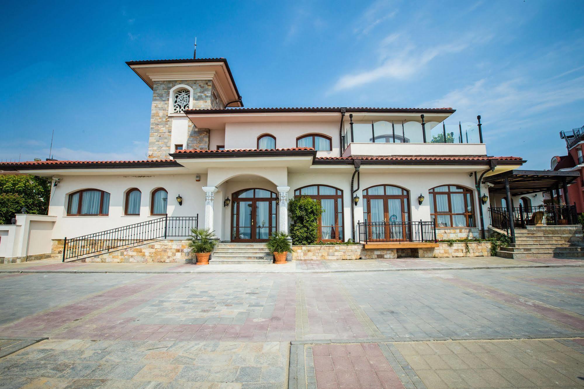 סאני ביץ' Helena Vip Villas And Suites מראה חיצוני תמונה